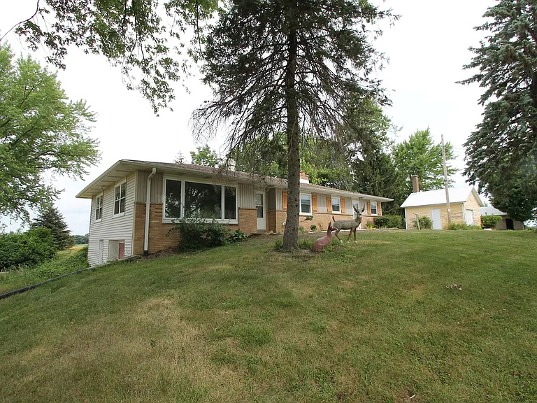 24820 County Line Rd — Photo 3