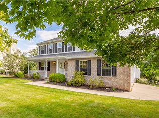 1043 S Lake Dr, Gibsonia, PA 15044