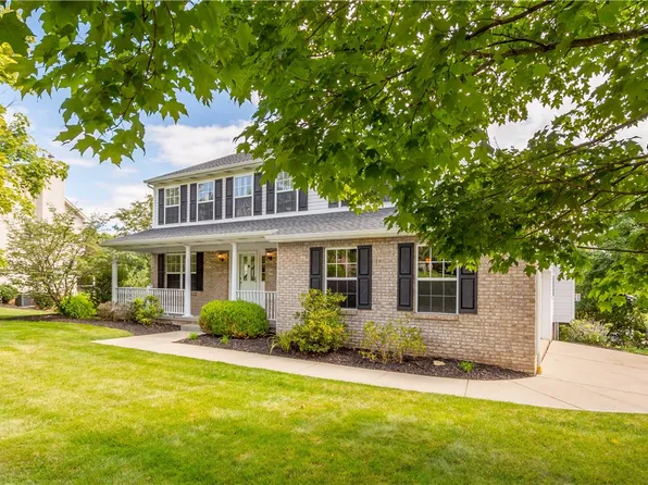 1043 S Lake Dr, Gibsonia, PA 15044