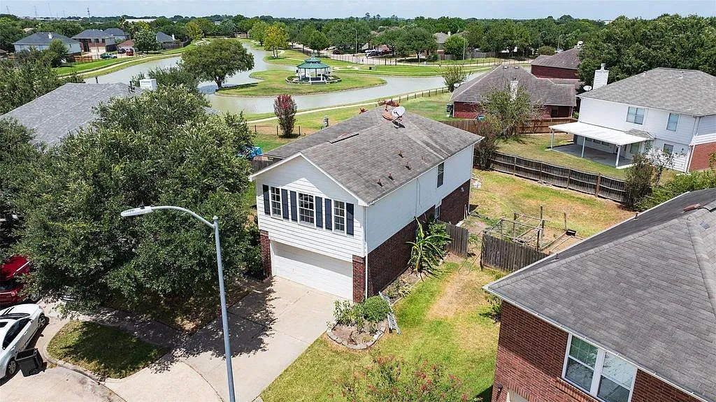 4 bed, 2.5 bath, 1968 sqft, $2,250 — Photo 3