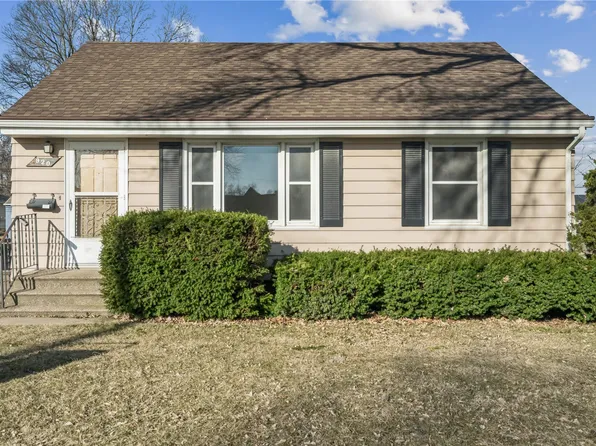 920 26th St, Marion, IA 52302