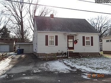 1st image of 558 E 41st St
