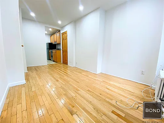 Rented by Bond New York | media 28