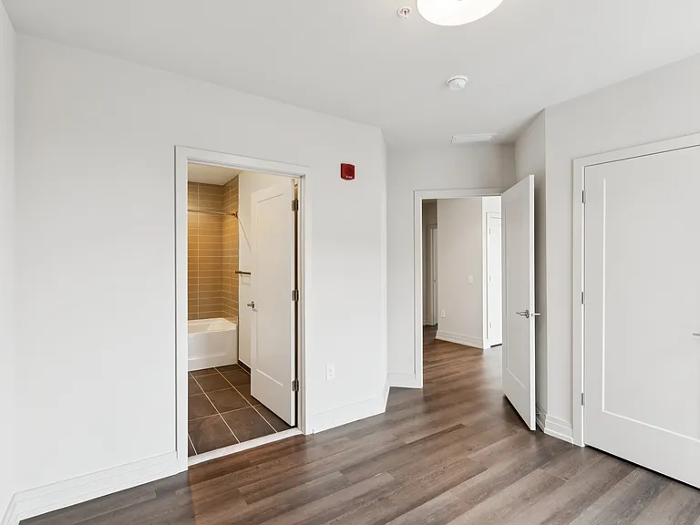 Park Morton Apartments — Photo 3