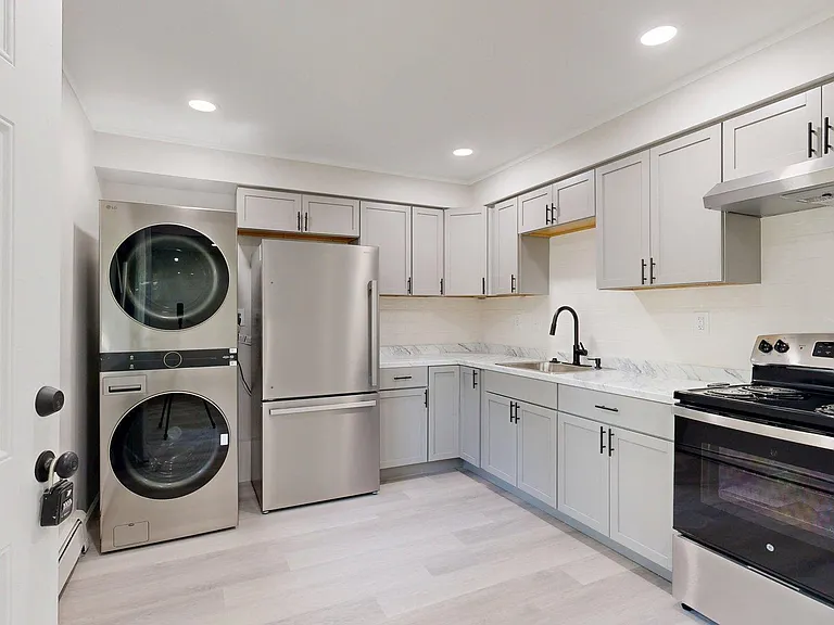 124 Allen Dr #1 — Photo 10