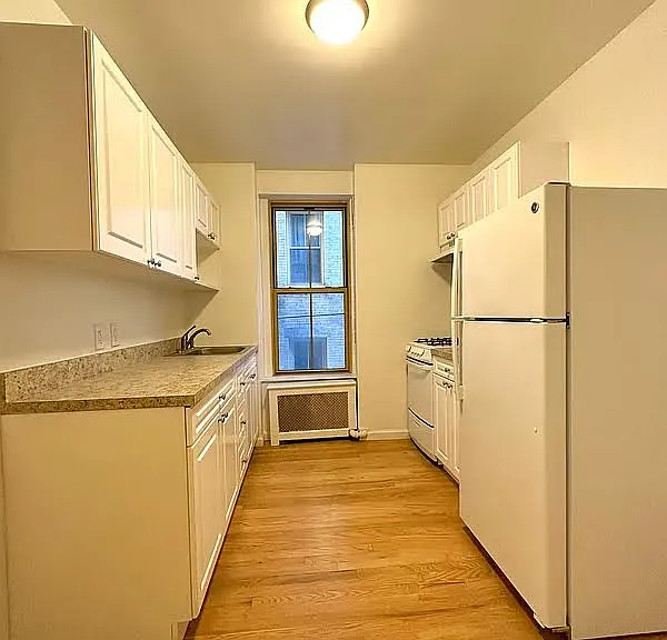 417 E 64th St #1C — Photo 1