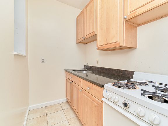 4th image of 132 W 109th St APT 2C