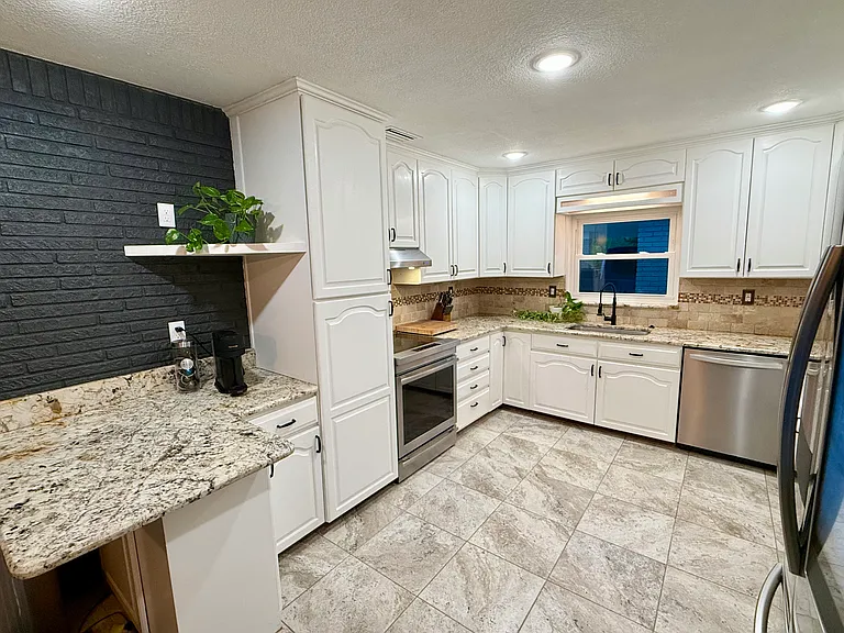 5870 N Courtenay Pkwy — Photo 7