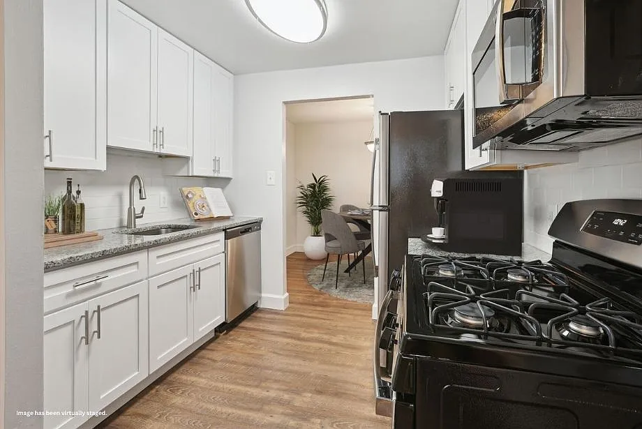 Satyr Hill Apartments — Photo 2