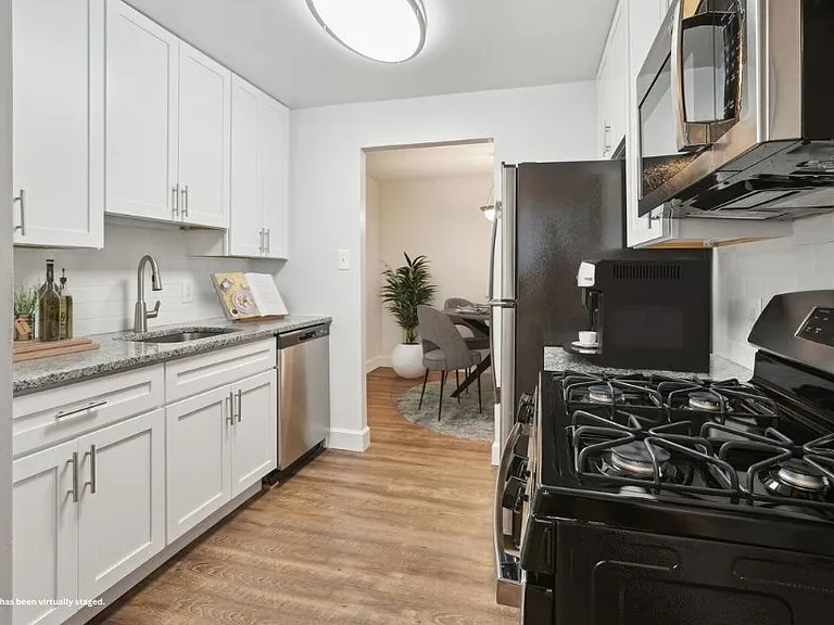 Satyr Hill Apartments — Photo 2