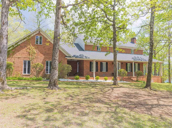 986 Twin View Cir, Selmer, TN 38375