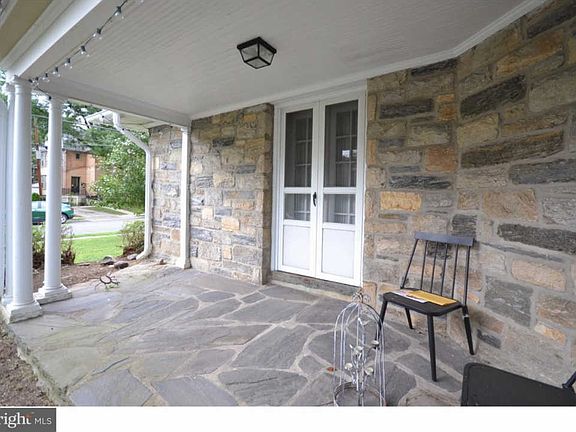 3rd image of 94 E Stewart Ave