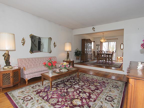 2nd image of 3475 Russell Pl