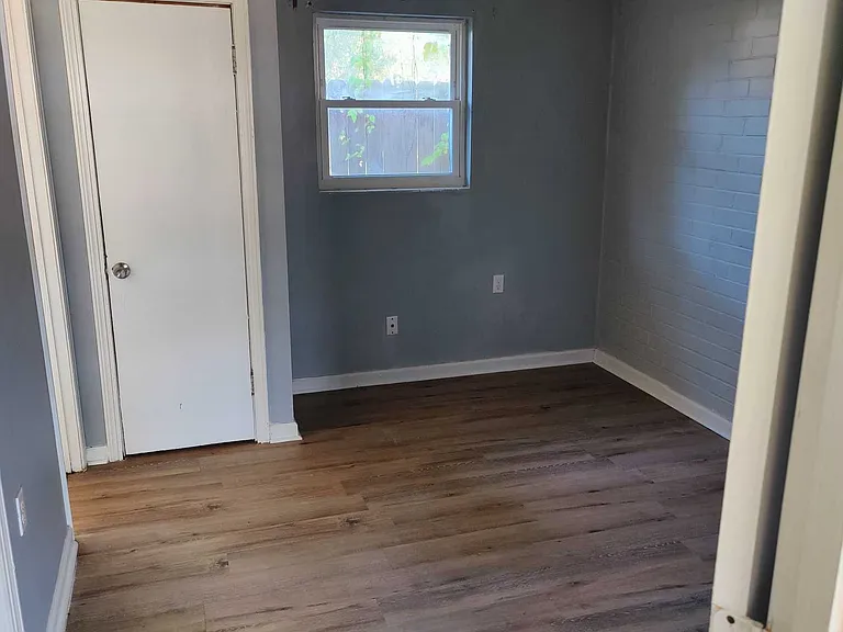 616 Mills Ave #8 — Photo 2