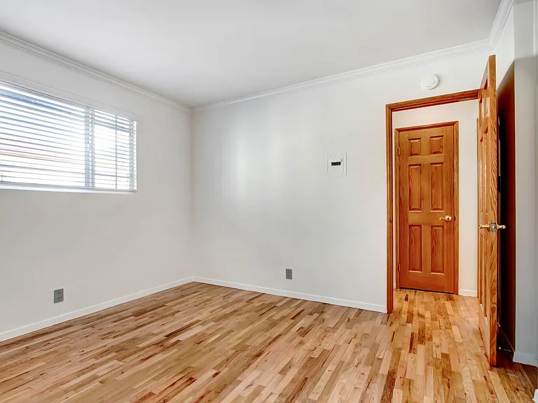 807 5th Street in Santa Monica. Steps to Montana Ave and 5 blocks to the beach! — Photo 12