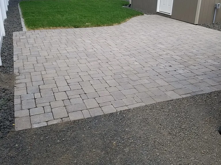 Spacious & Updated 3 bedrooms +large rec room 2 baths, landscaped — Photo 9