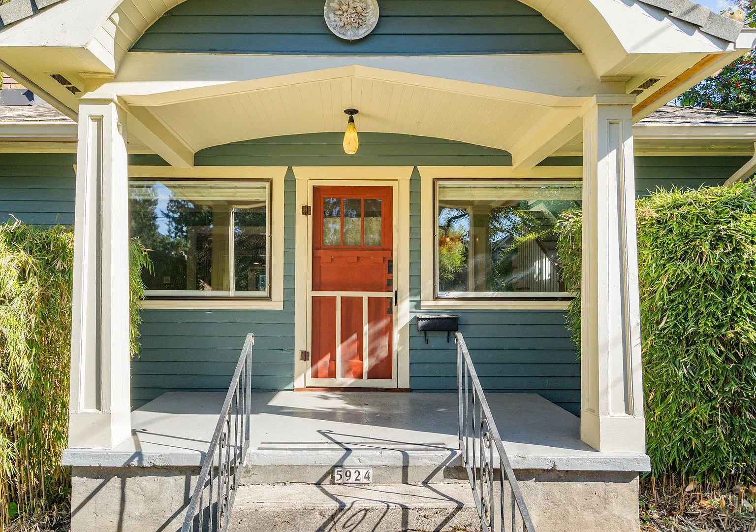 Classic, immaculate 2-bdrm/2-bath 1920s Craftsman charmer. W/D, central AC, garage, mature landsc... — Photo 3