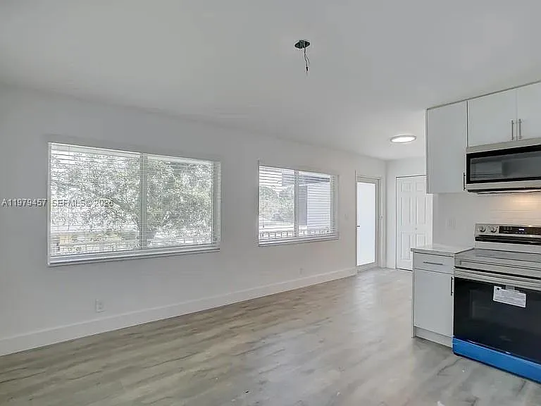 1335 NE 5th Ave #7 — Photo 5