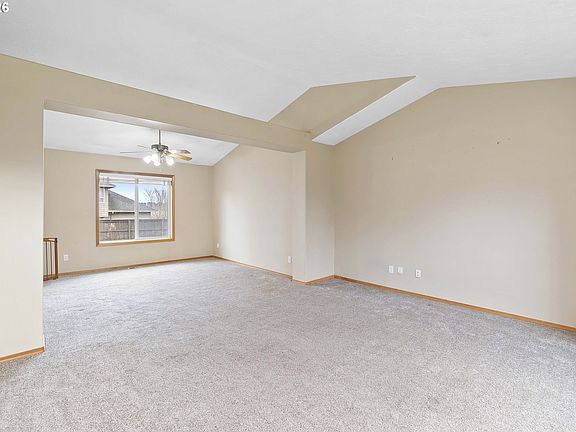 3rd image of 1027 SE Strebin Rd