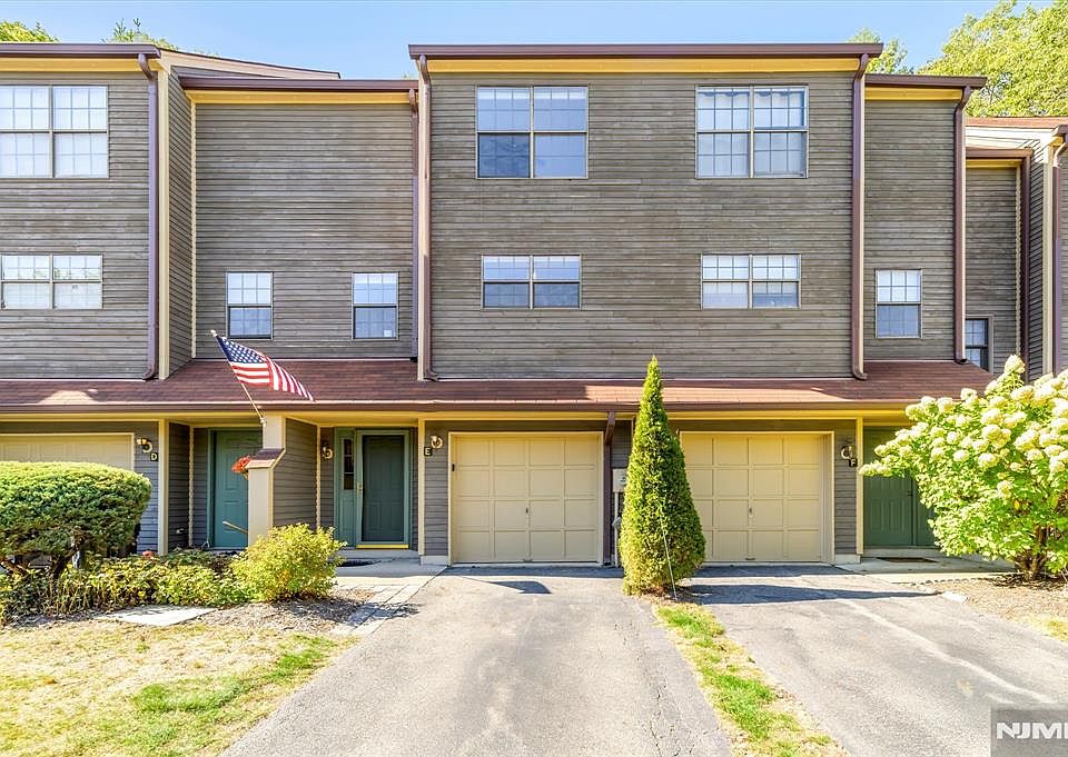 1st image of 52E Beacon Hill Road #52E