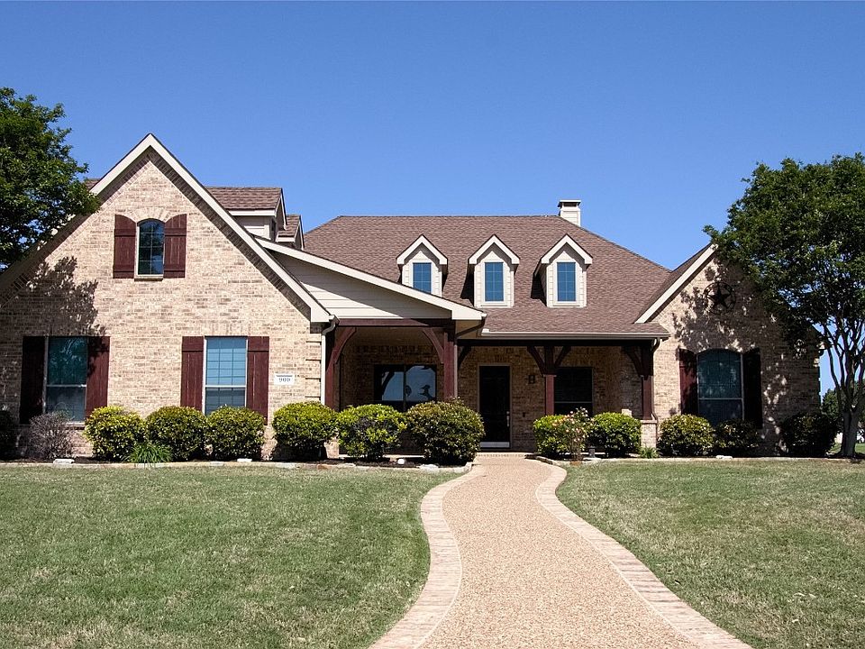 1st image of 900 Lorene Dr