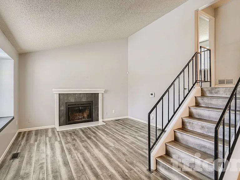 1721 S Genoa Way — Photo 7