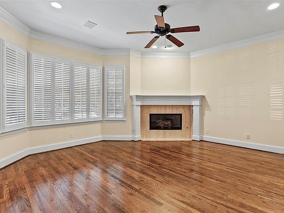4th image of 3445 Normandy Ave