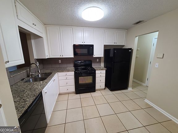 4th image of 206 Bradford Station Dr