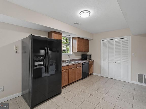 4th image of 518 Maple Way