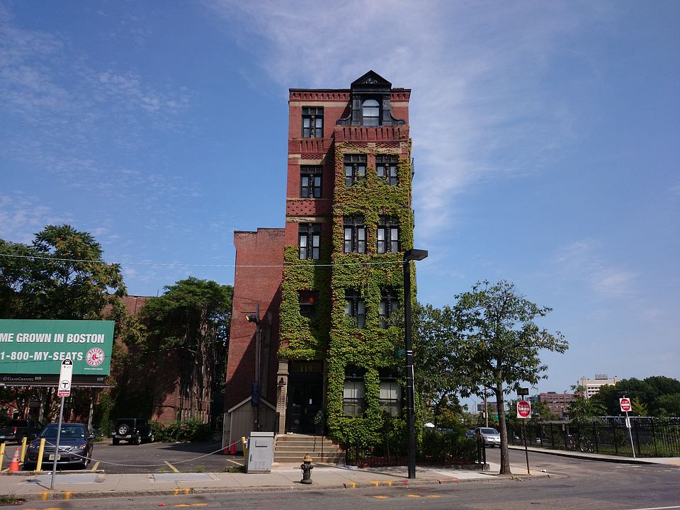 2nd image of 119 Berkeley St APT 34