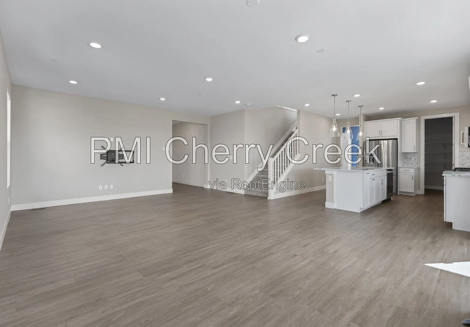 3 bed, 3.5 bath, 3220 sqft, $3,750 — Photo 4