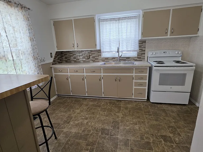 718 S Judkins Ave — Photo 5