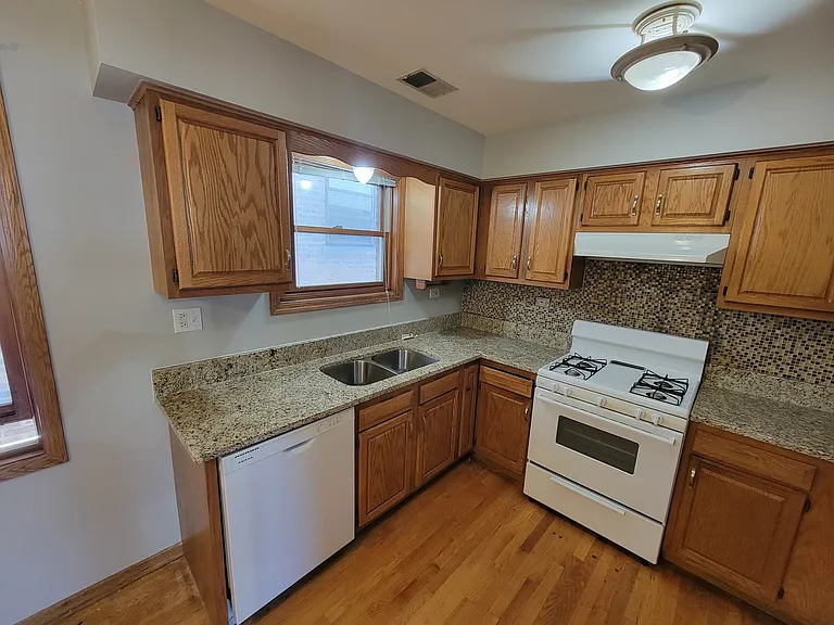 7411 N Claremont Ave #2W — Photo 4