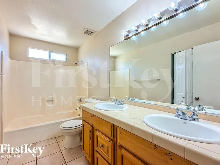813 E Todd Dr — Photo 17
