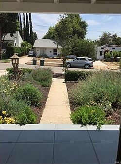 4th image of 985 N Catalina Ave