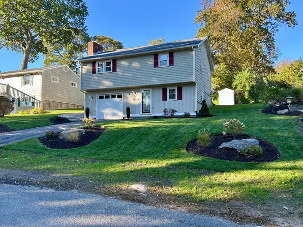 21 Spindrift Dr, Saunderstown, RI 02874