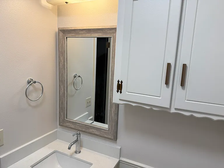 407 E Mohr Ln — Photo 7
