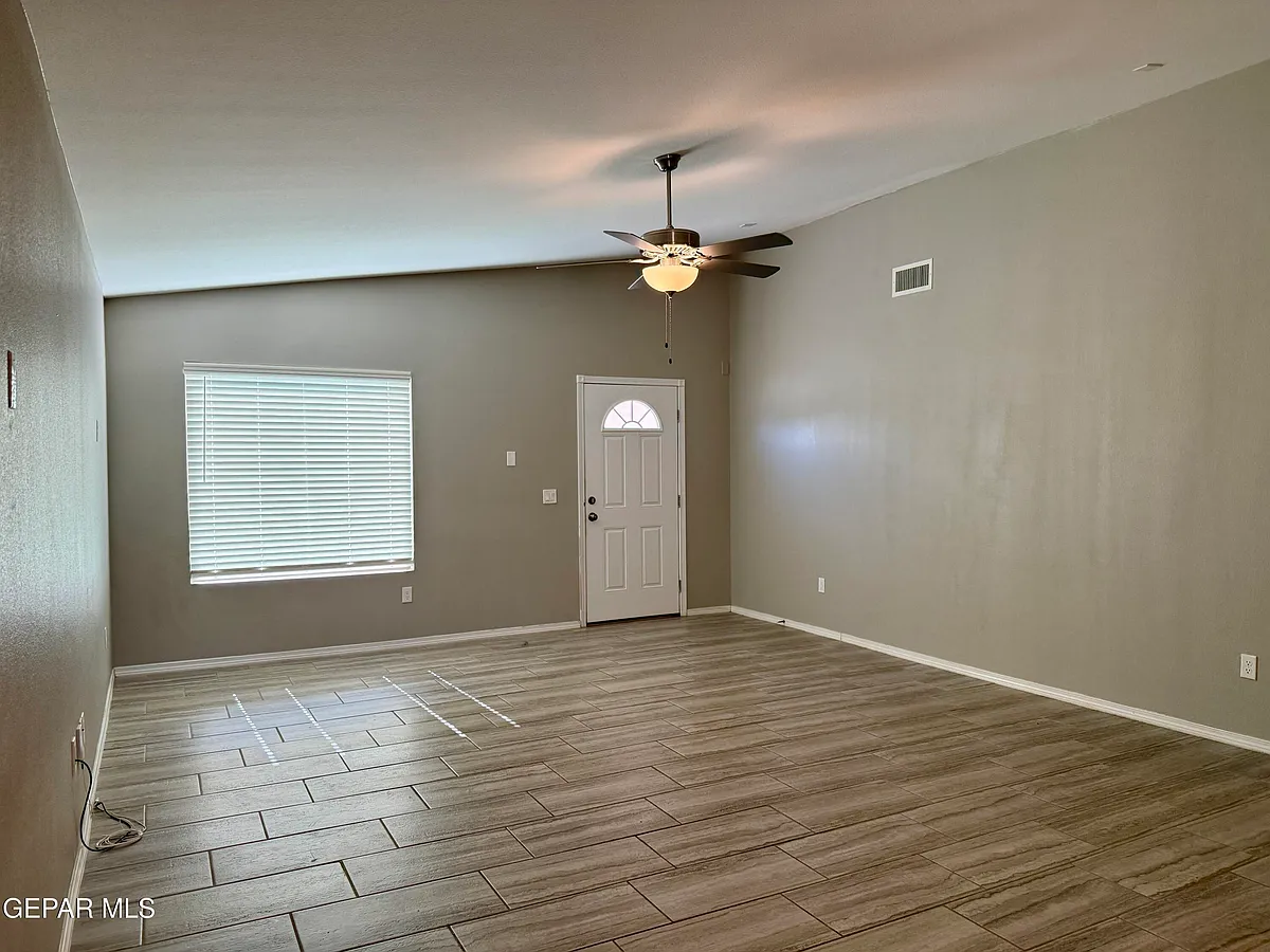 Building Photo - 15005 Dream Ct