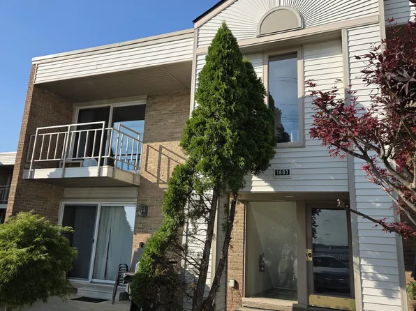 1603 Cass Lake Rd, Keego Harbor, MI 48320