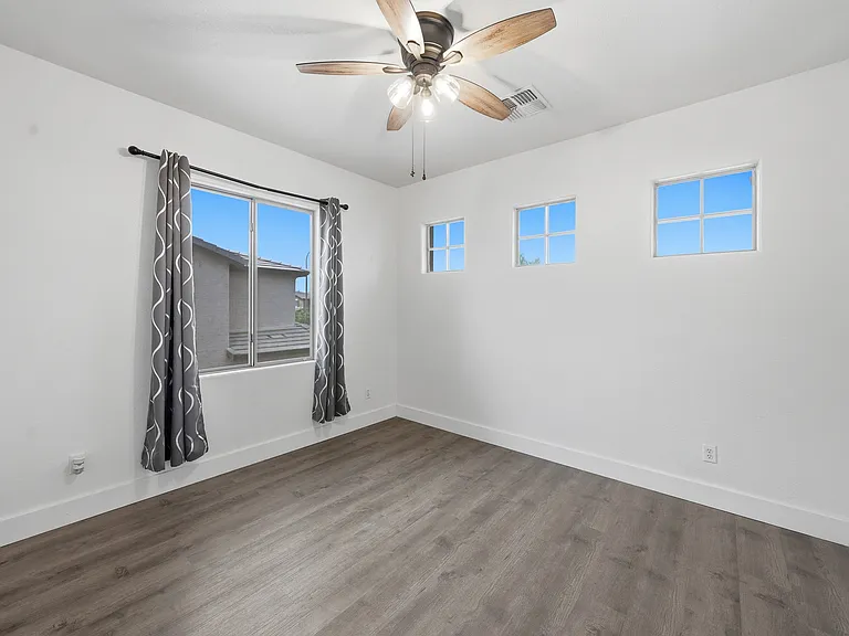 12175 W Chase Ln — Photo 34