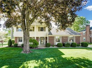 206 Laurel Oak Dr, Centerville, OH 45459