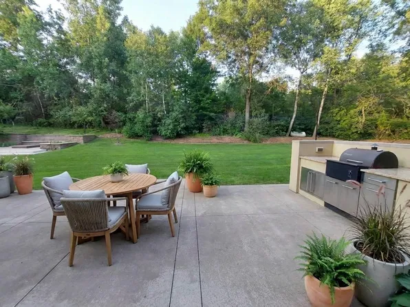 685 Hidden Creek Trl, Mendota Heights, MN 55118