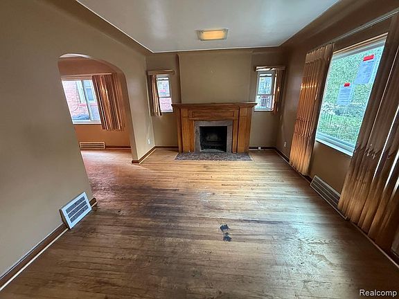 3rd image of 18418 Stoepel St