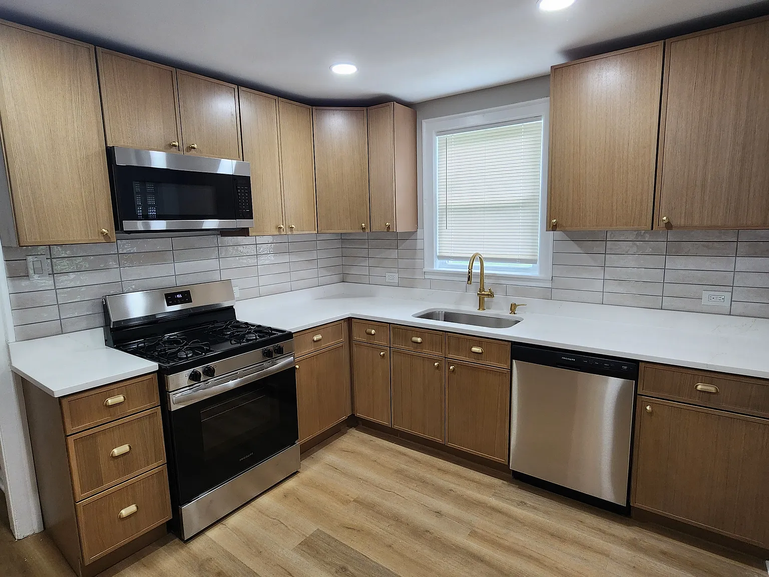 3 bed, 1099 sqft, $2,400 — Photo 4