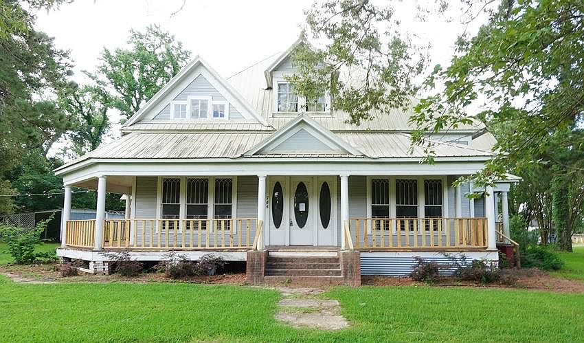 1st image of 744 Bear Dr