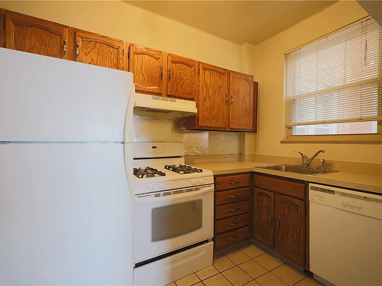 144 N Dithridge St #702 — Photo 12
