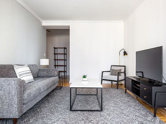 3rd image of 150 E 57th St APT 18E