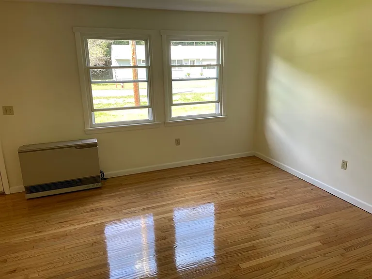 20 A St #5 — Photo 5