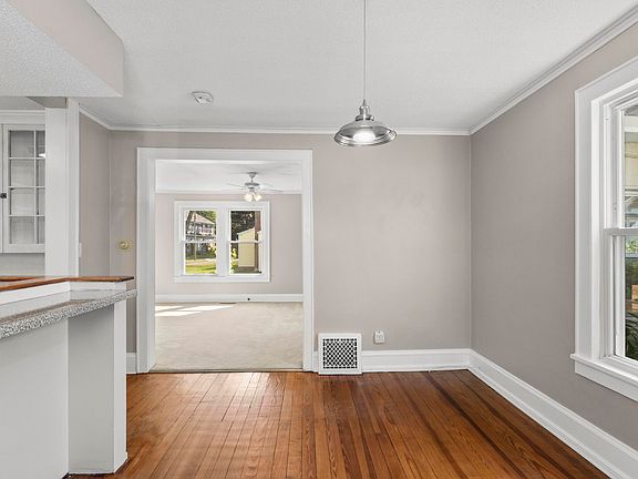 3rd image of 112 Washington Cir