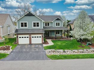 453 Lakeshore Pointe Dr, Howell, MI